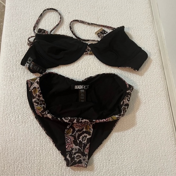 Beach Riot Bikini - Picture 3 of 4